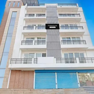 4* Hotel Townhouse Sector 62 Near World